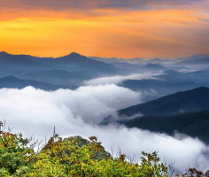seoraksan-mountains-is-covered-by-morning-fog-sunrise-seoul-korea_335224-315-1